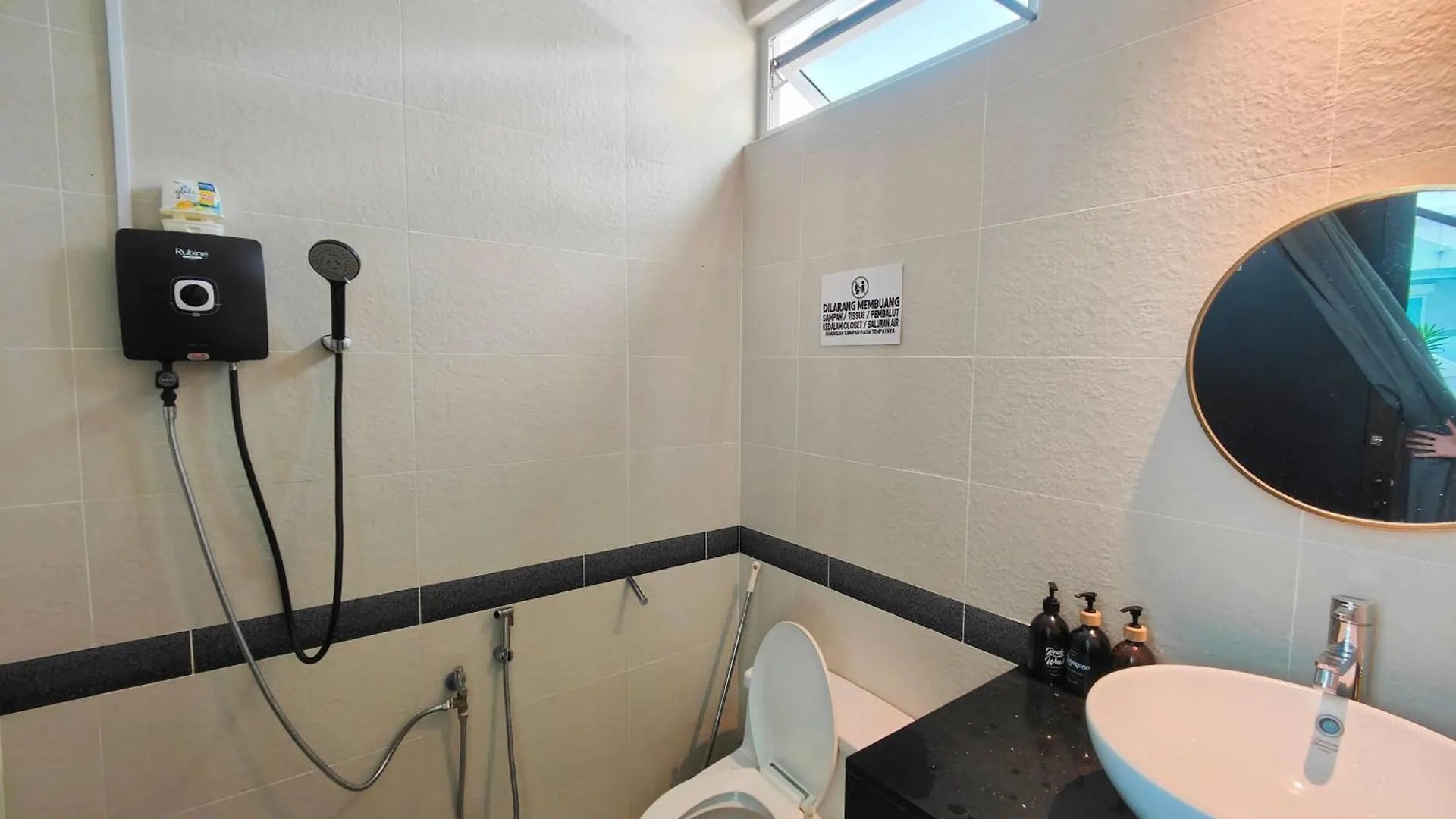 Barnett Georgetown Near Island Hospital Room 3 0*, ג'ורג' טאון